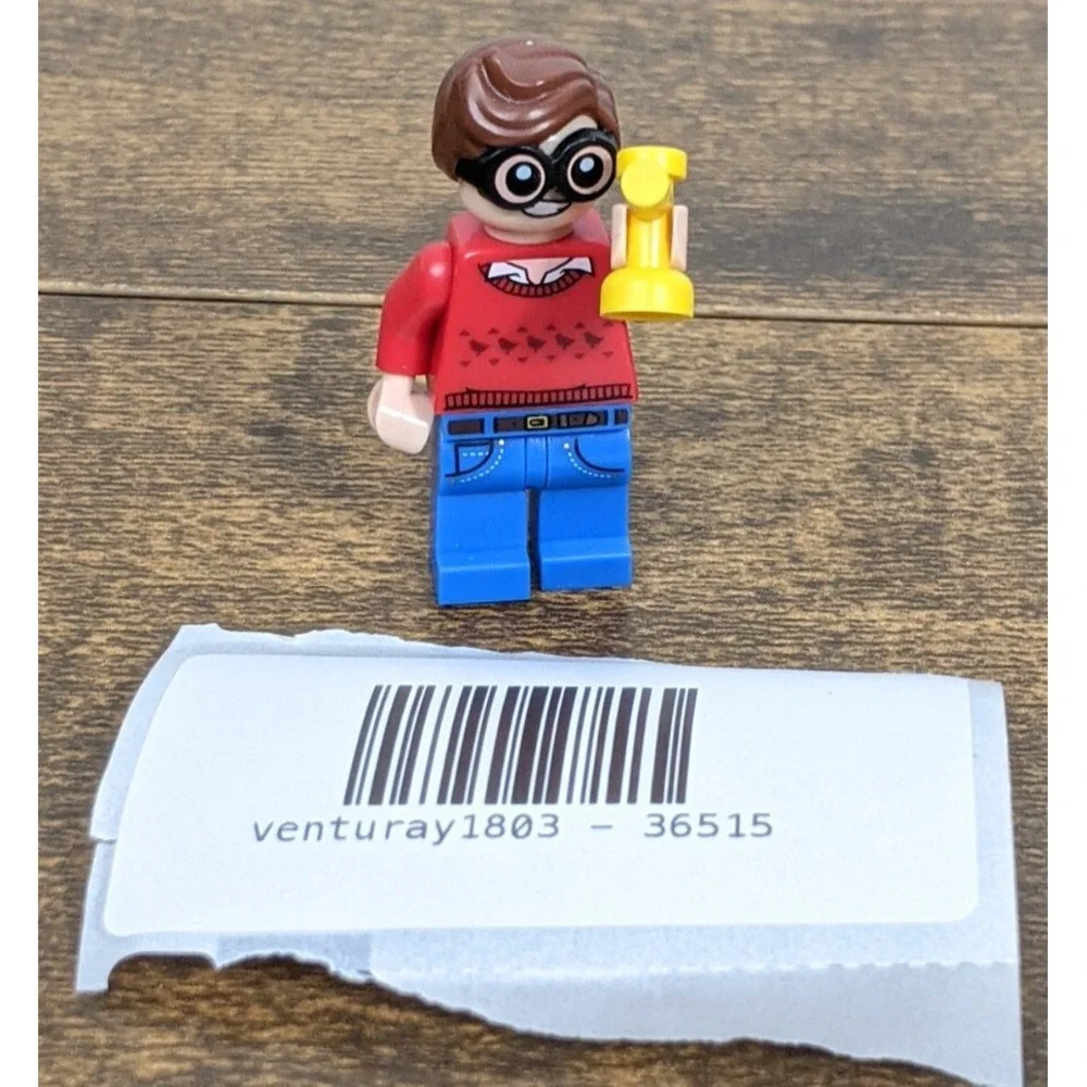 LEGO SH0464 Dick Grayson Minifigure – Red Sweater‎ – Batman Movie 70923